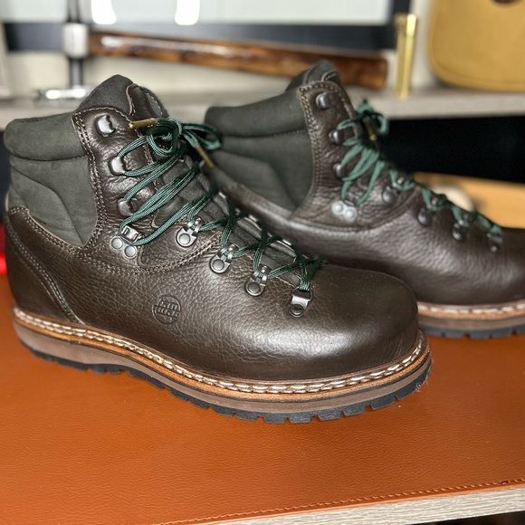 Hanwag Hiking Mid Cut Tashi Boot Made from Yak Leather in Chestnut 9.5D - Picture 2 of 6